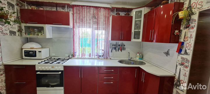 Кухонный гарнитур, уголок и стол обеденный