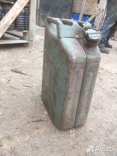 Канистра металлическая заводская б/у