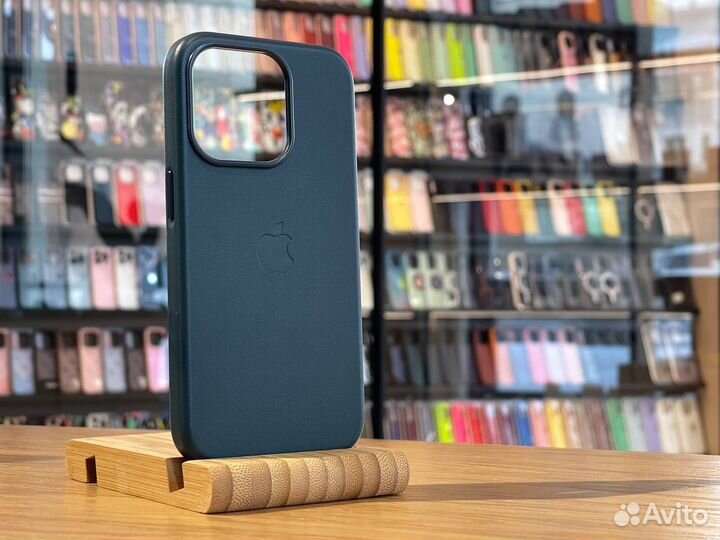 Чехол на iPhone 15 pro leather case