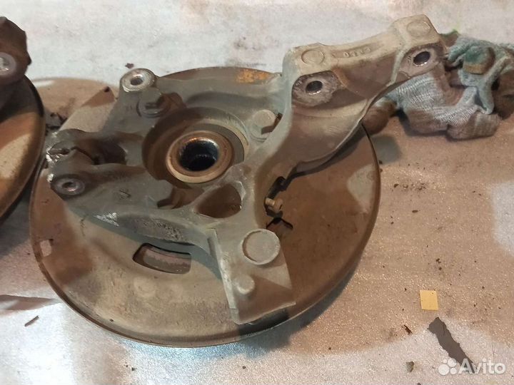 Передний поворотный кулак Chevrolet Cruze