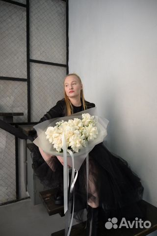 Белые ажурные розы