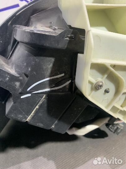 Фара правая Infiniti QX56/QX80