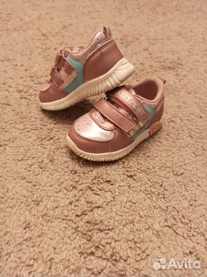 Кроссовки для девочки