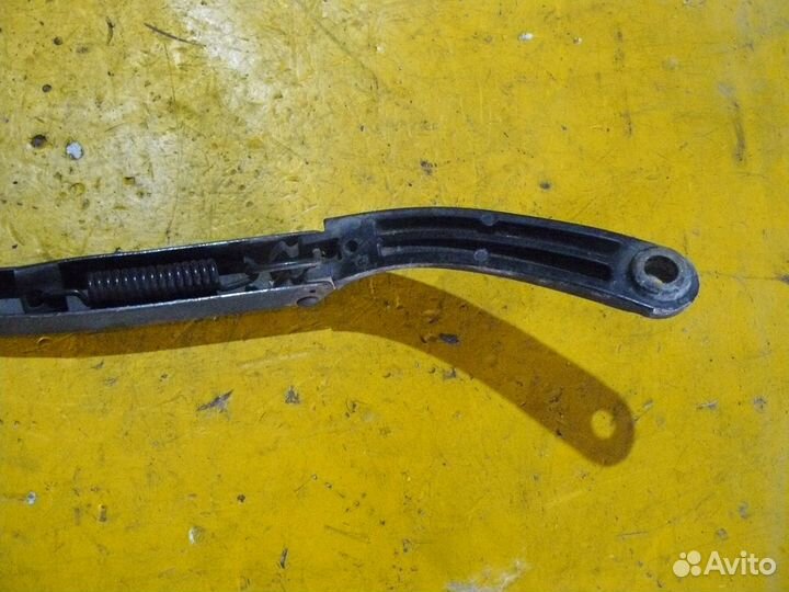 Поводок стеклоочистителя левый Renault Laguna II