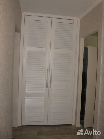 Двери жалюзи из дерева