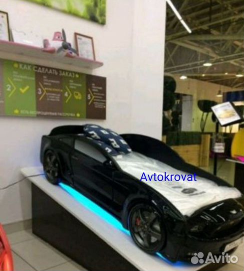 Детская кровать машина