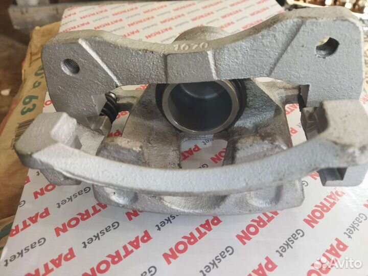 Передний правый тормозной суппорт lacetti