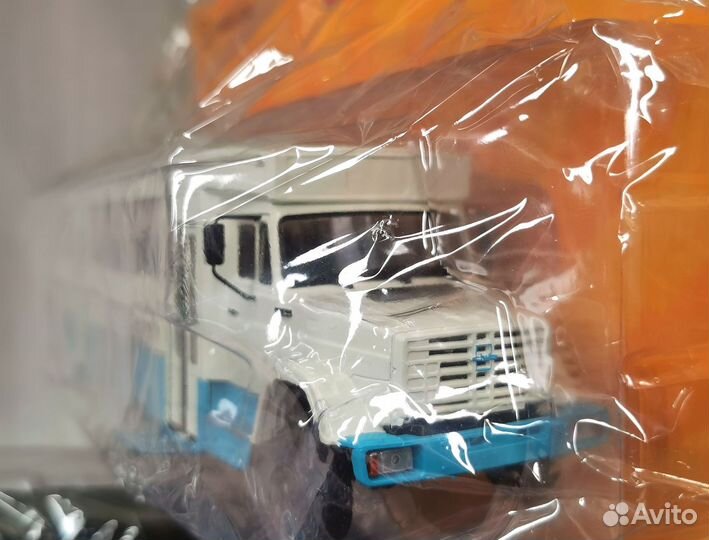 Модель автобуса 1:43