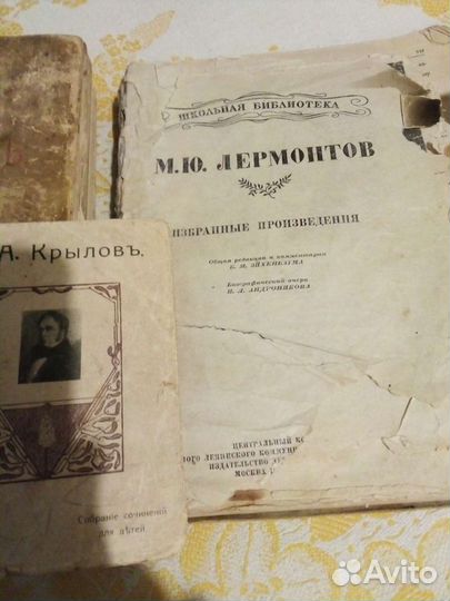 Книги банкноты деньги