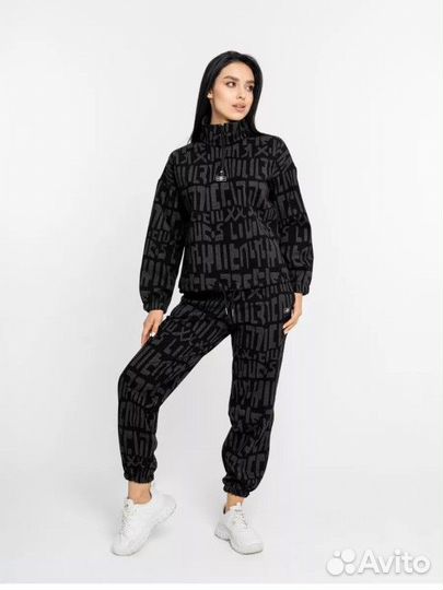 Женский спортивный костюм