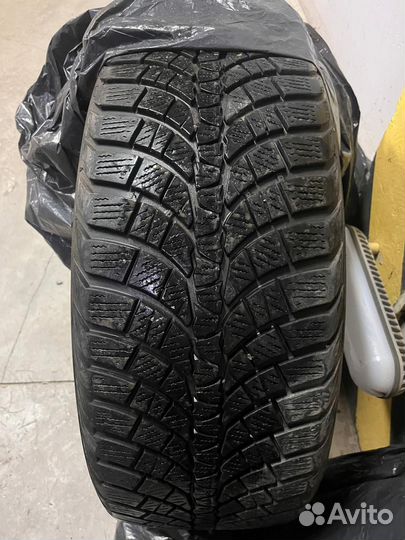 Kumho WinterCraft Ice Wi51 235/45 R18