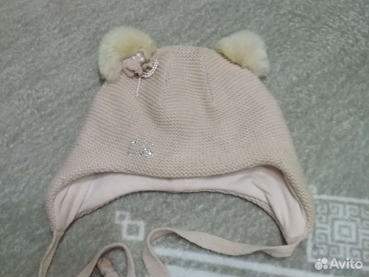 Демисезонная шапка для девочки
