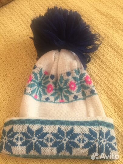 Шапочка (Германия) с синим помпоном