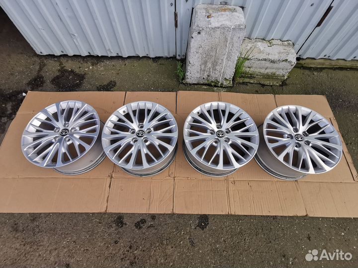 Диски на Toyota Camry v70 r 18 оригинал