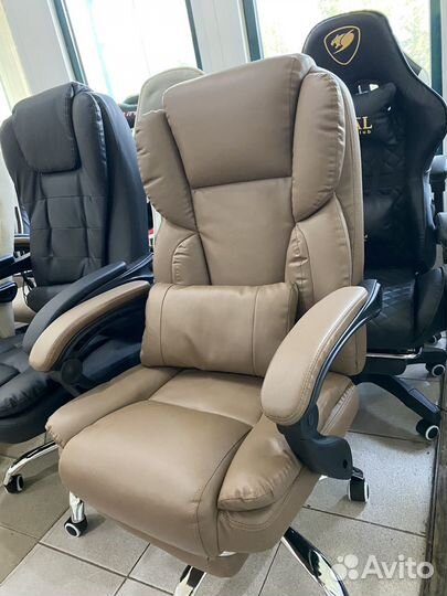 Офисное кресло руководителя