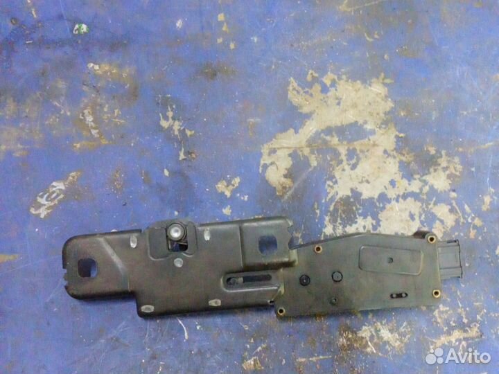 Замок крышки багажника Ауди Q7 4L