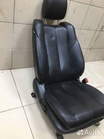 Сиденье переднее правое кожаное Mazda CX-7