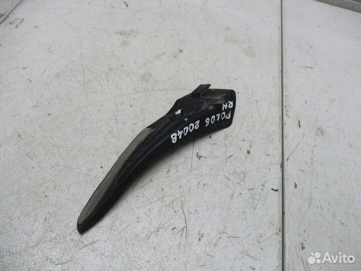Накладка лобового стекла правая Volkswagen Polo 6
