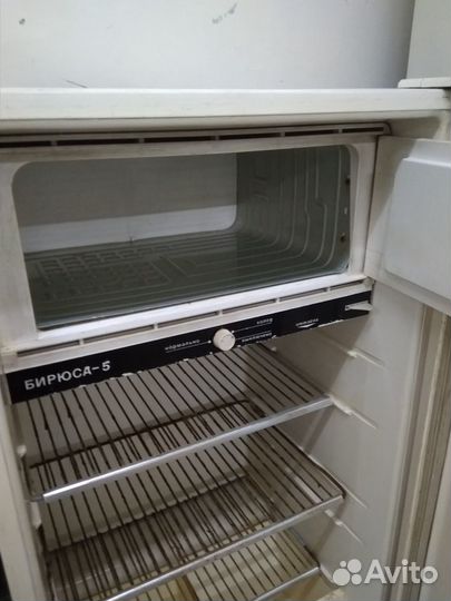 Холодильник Бирюса