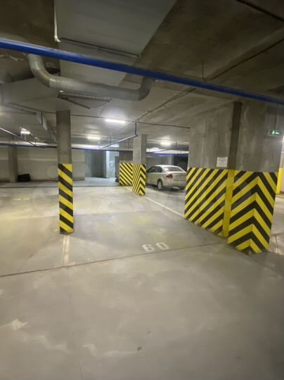 Машиноместо, > 30 м²