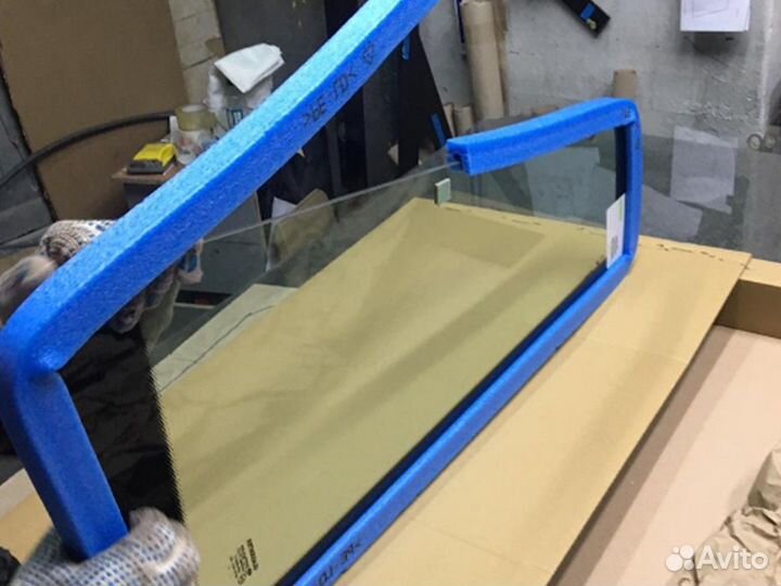 Стекло дверное левое большое JCB