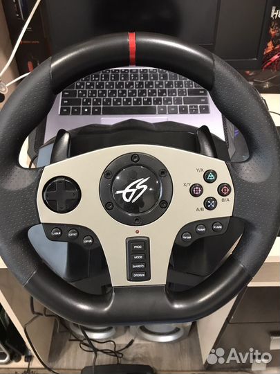 Игровой руль с педалями