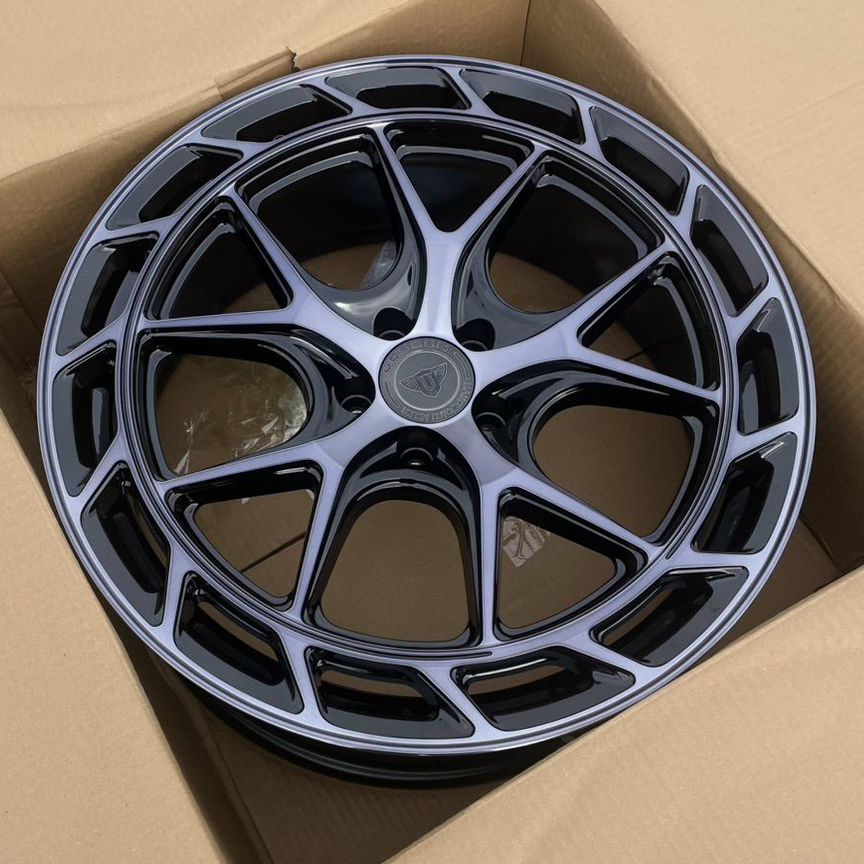 Литые диски Vossen LC3-01 8.5×R20 5×108