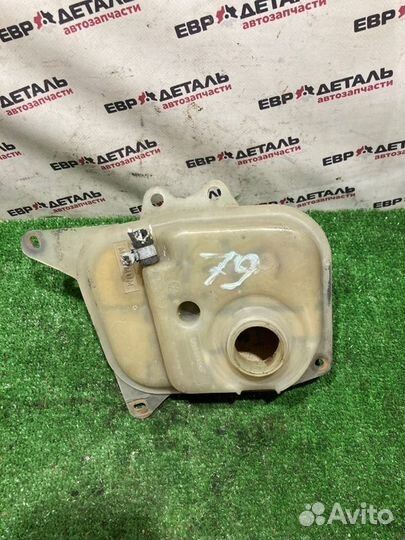 Бачок расширительный Audi 80 B3 седан 1.8 RU 1988