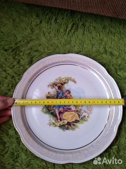 Набор посуды (блюдо,салатники)