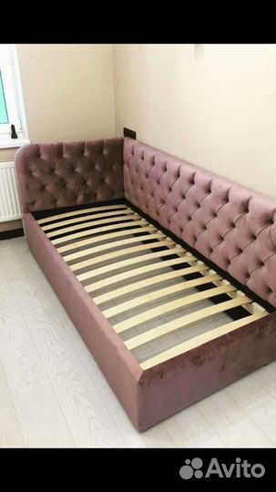 Кровать подростковая с мягкими щитками
