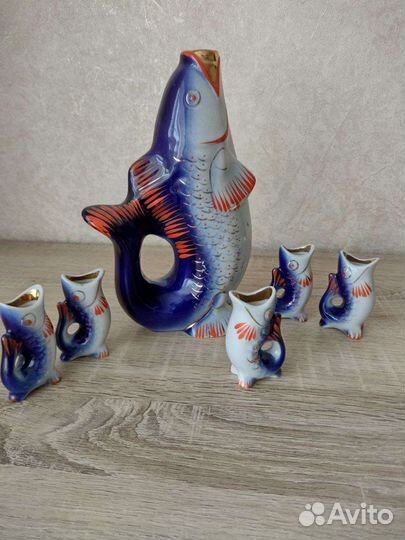 Набор фарфоровых рюмок и графин