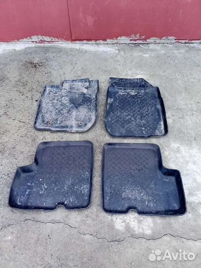 Автомобильные коврики Логан 1