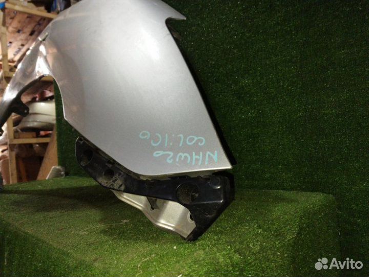 Крыло переднее правое Toyota Prius NHW20