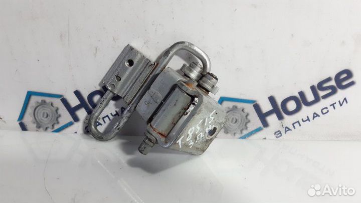 Петля двери задняя правая Audi A4 B7 2.0 TDI BRE