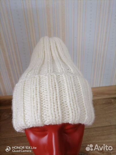 Шапка ручной вязки