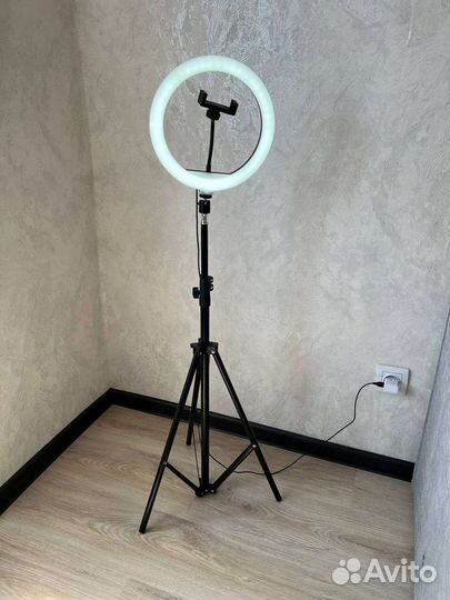 Светодиодная кольцевая лампа