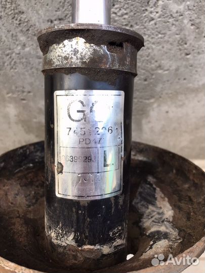 Продам стойки амортизатора