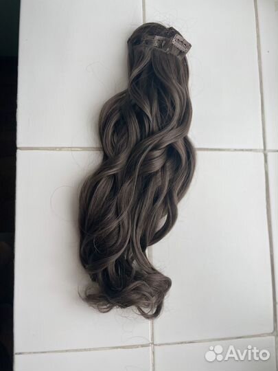 Волосы на заколках