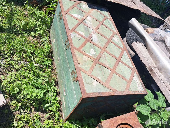 Сундук деревянный