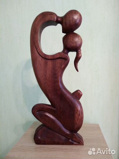 Деревянная статуэтка из Индонезии 