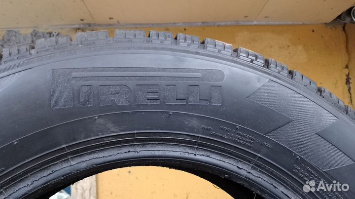 Pirelli Ice Zero 215/60 R16