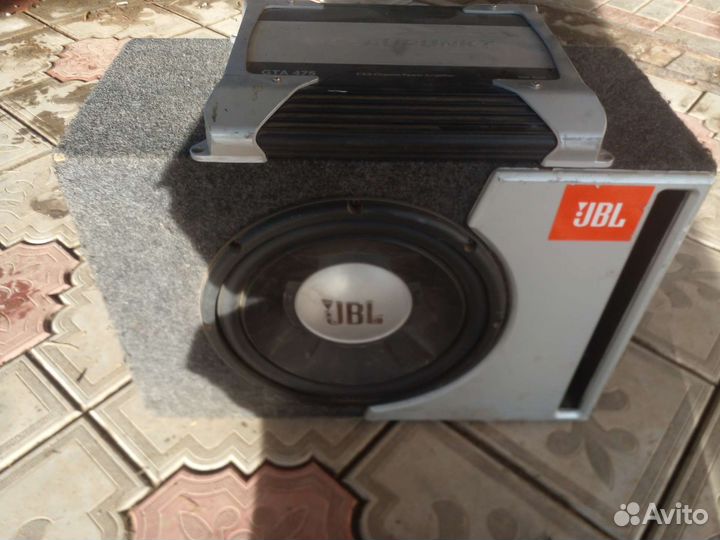 Сабвуфер jbl