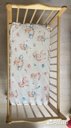 Кровать и матрас для новорожденного