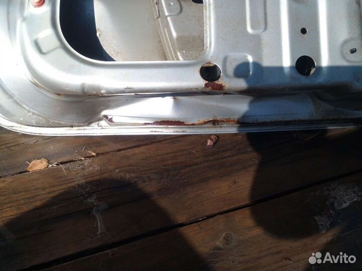 Крышка багажника nissan tino