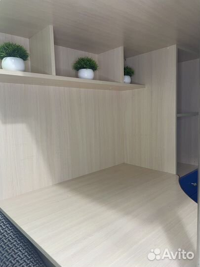 Детская кровать чердак со столом и шкафом