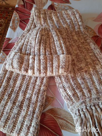 Шапка вязанная женская с шарфом