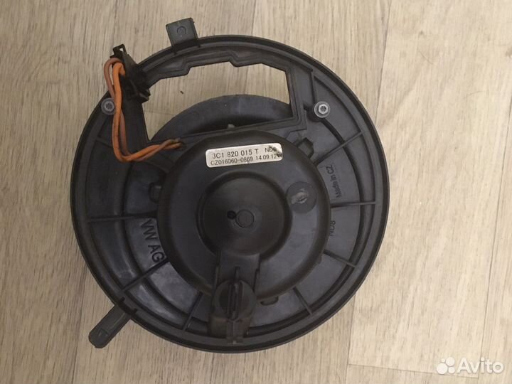 Двигатель отопителя салона на Шкода Суперб