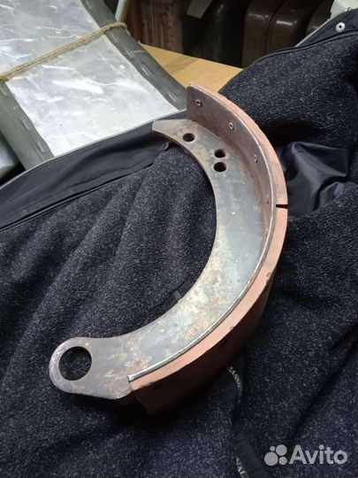 Тормозные колодки паз