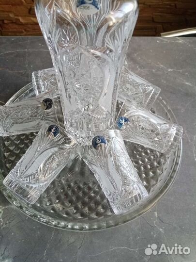 Хрустальный графин со стопками 