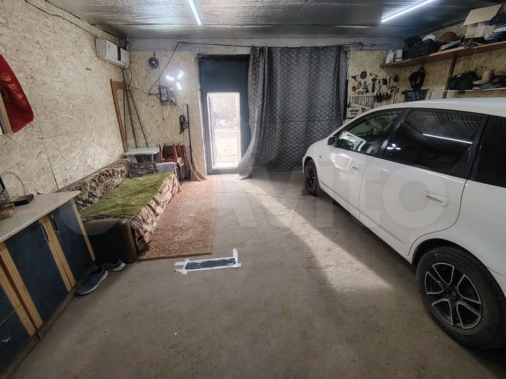 Гараж, > 30 м²